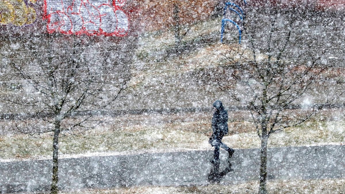 Sever republiky zasype sníh, varovali meteorologové